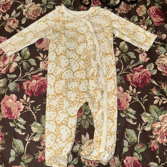 3 Month old Hello kitty Outfit for baby girl For Sale - Picture 1 of 7